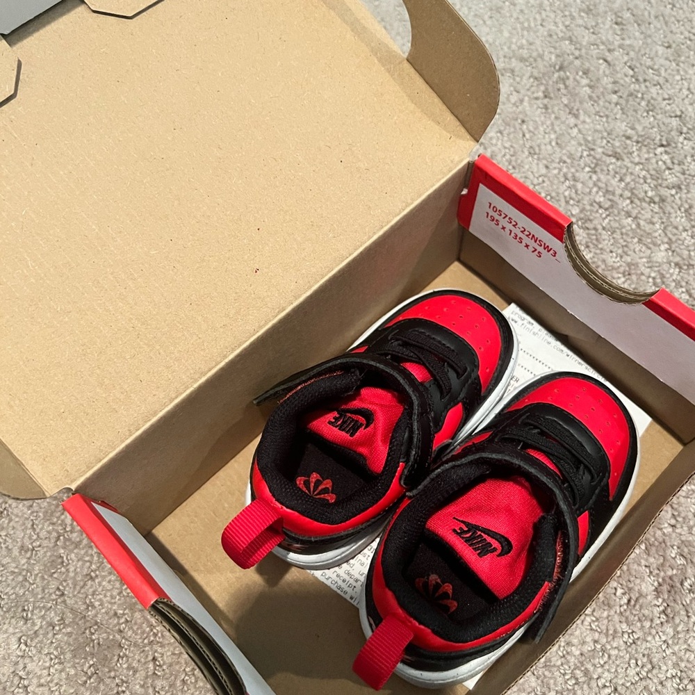 Nike Kids Black and Red Sneakers - Like New 5C